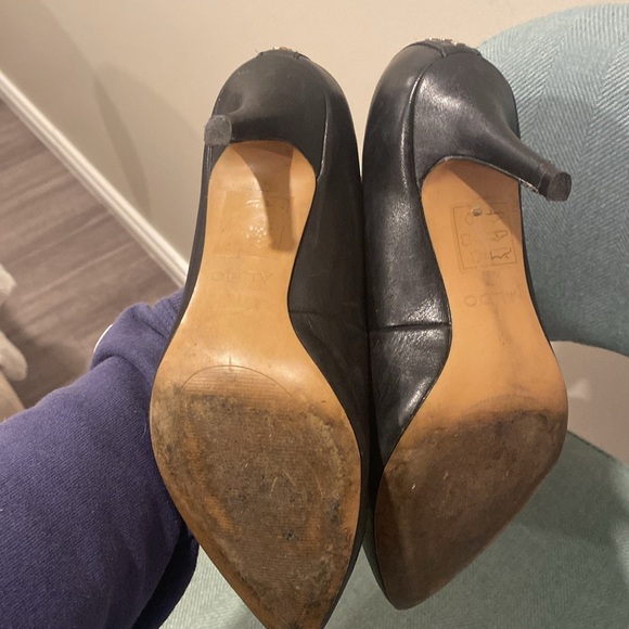 Worn a couple times but then I had babies and my feet grew - Picture 4 of 4